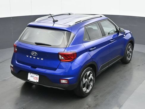 Used 2025 Hyundai Venue SEL FWD image 21