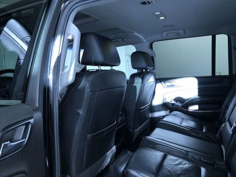 Used 2019 Chevrolet Suburban LT image 12