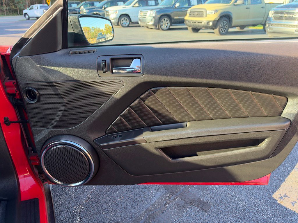 Used 2010 Ford Mustang Convertible RWD image 22
