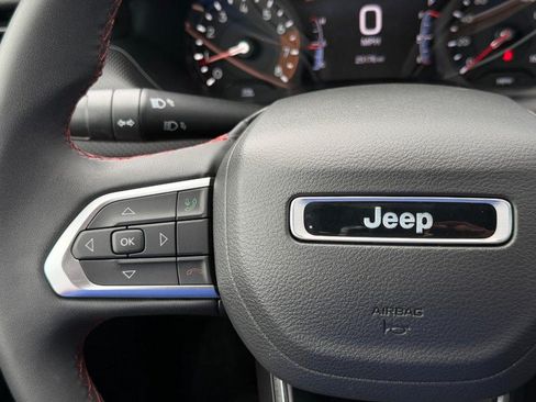 Used 2025 Jeep Compass Trailhawk AWD/4WD image 27