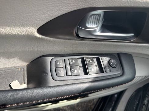 Used 2017 Chrysler Pacifica Touring-L Plus w/ Advanced Safetytec Group image 12