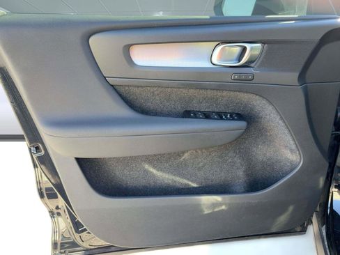 Certified 2022 Volvo XC40 T5 Momentum image 19