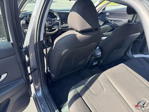 Used 2025 Hyundai Elantra SEL FWD image 11