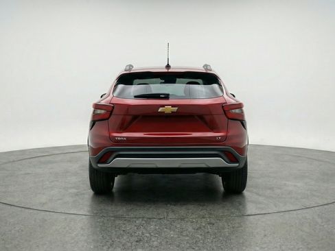 Used 2025 Chevrolet Trax LT FWD image 7
