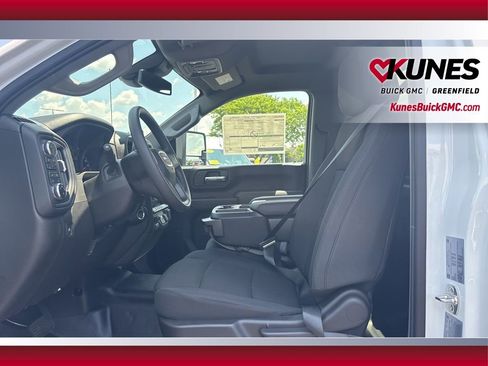 New 2025 GMC Sierra 3500 Pro image 16
