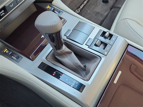 Used 2018 Lexus GX 460 image 18