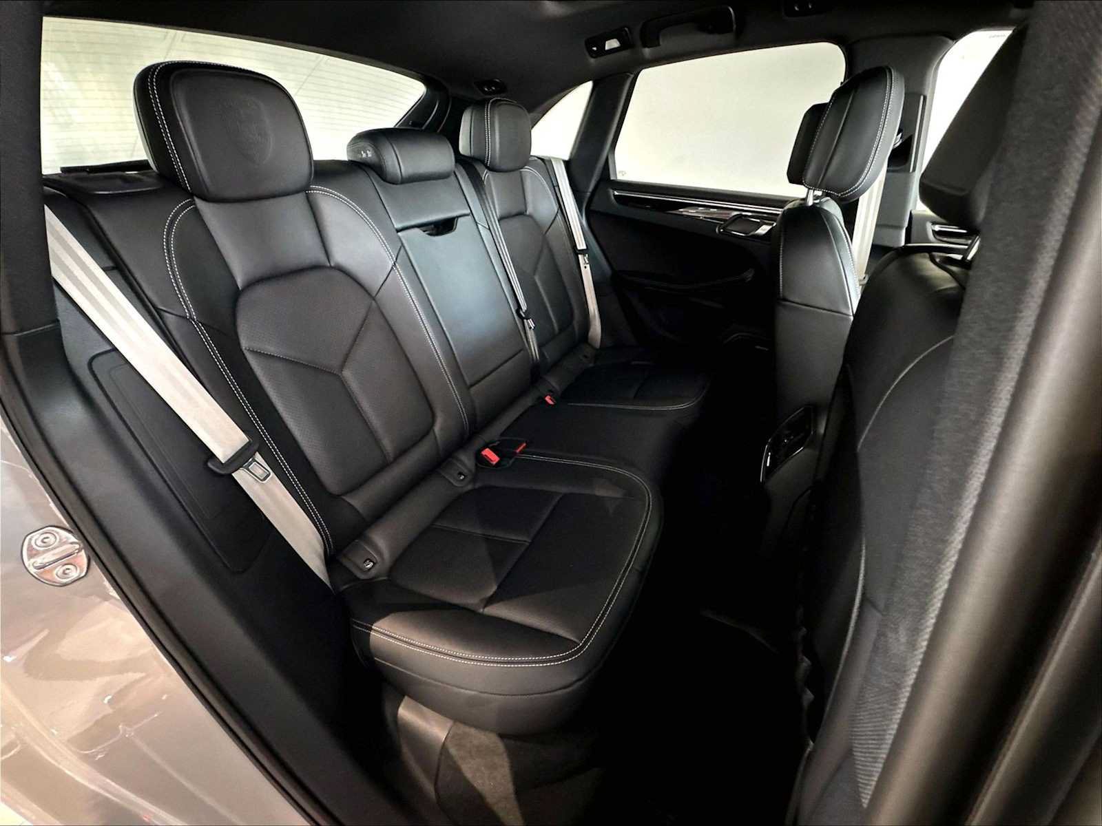 Used 2026 Porsche Macan AWD/4WD image 33