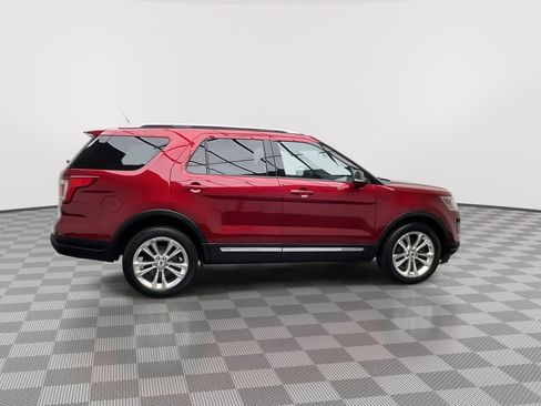 Used 2019 Ford Explorer XLT w/ Equipment Group 202A AWD/4WD image 44