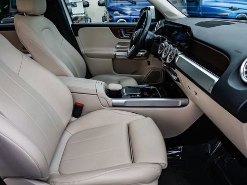 Certified 2022 Mercedes-Benz GLB 250 4MATIC image 17