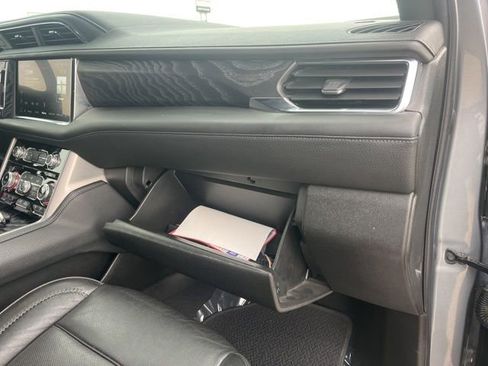 Used 2023 GMC Yukon XL Denali image 65