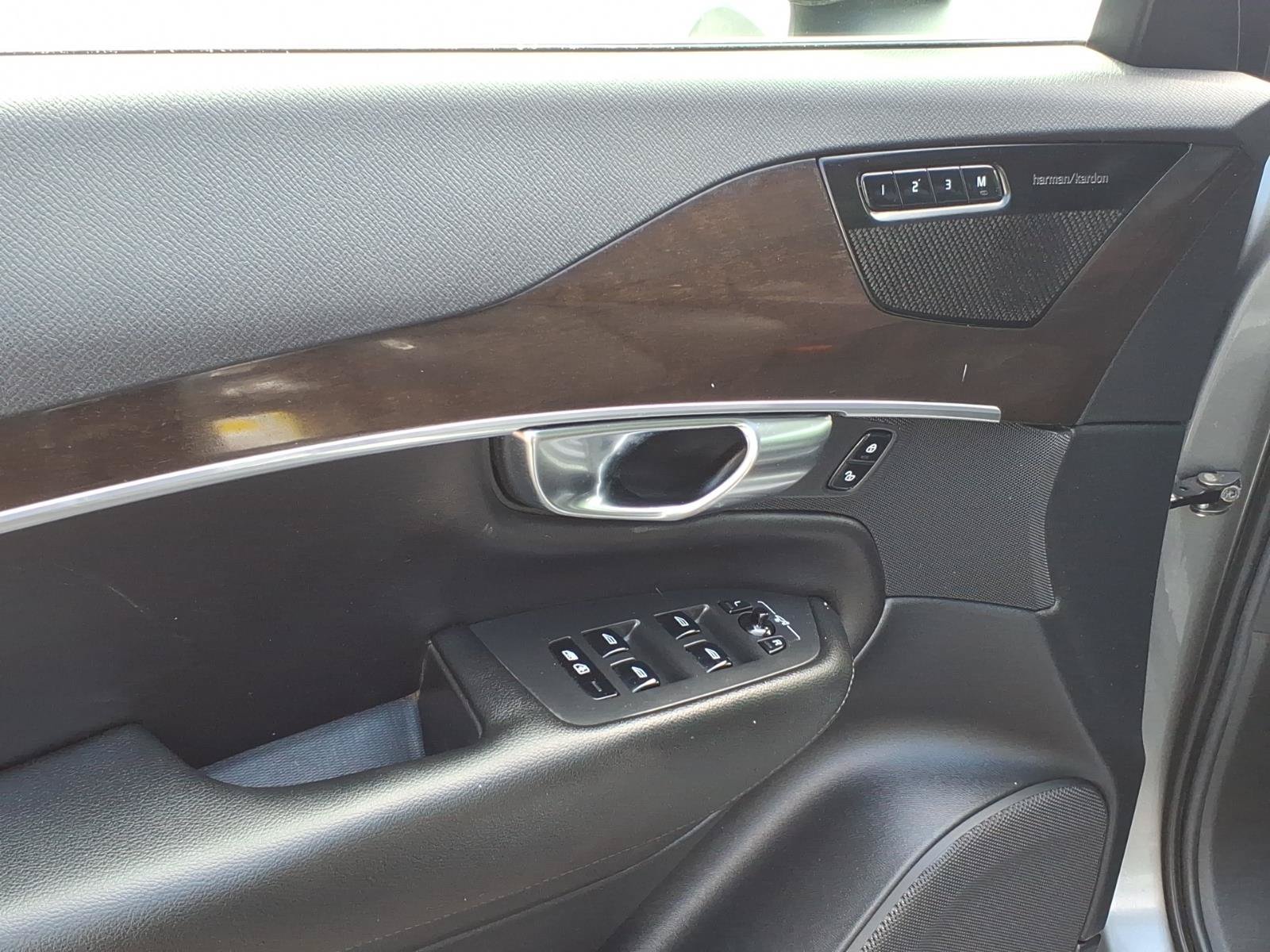Used 2019 Volvo XC90 T5 Momentum w/ Multimedia Package AWD/4WD image 7