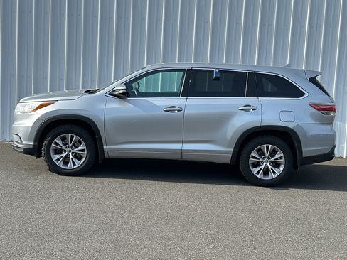 Used 2016 Toyota Highlander Plus AWD/4WD image 3