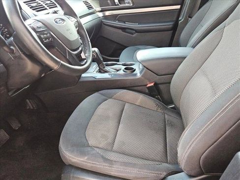 Used 2018 Ford Explorer XLT FWD image 15