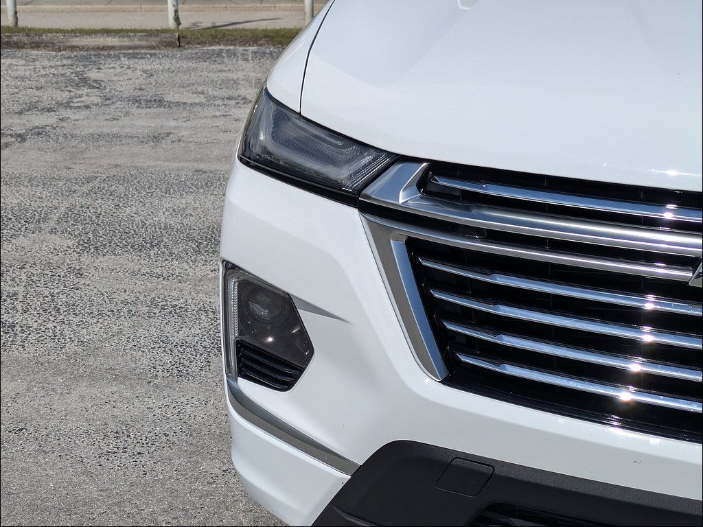 Used 2023 Chevrolet Traverse Premier FWD image 10