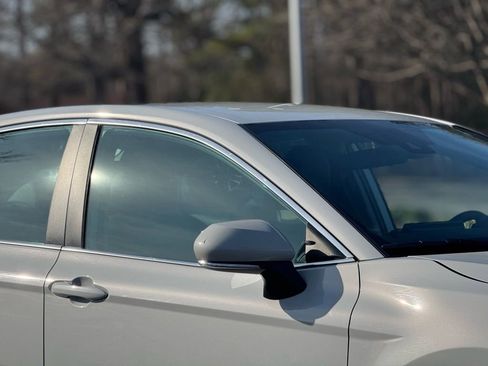 Used 2024 Toyota Camry SE image 6