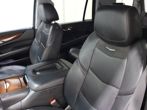Used 2019 Cadillac Escalade Premium Luxury w/ LPO, Radiant Package AWD/4WD image 4