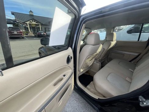 Used 2010 Chevrolet HHR LS image 14