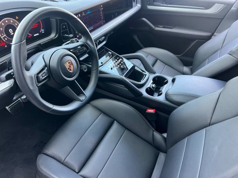 Certified 2026 Porsche Cayenne S AWD/4WD image 4