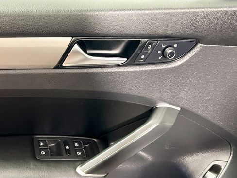 Used 2022 Volkswagen Passat 2.0T SE image 14