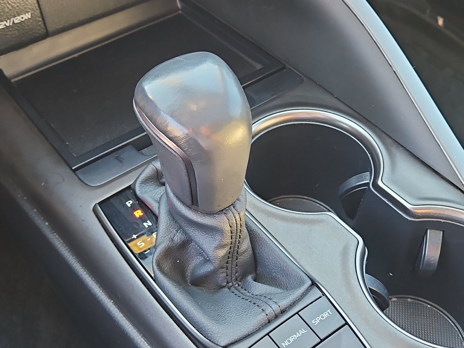 Used 2024 Toyota Camry SE w/ Cold Weather Package FWD image 30