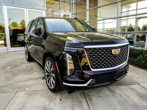 Used 2026 Cadillac Escalade Luxury w/ Touring Package AWD/4WD image 4