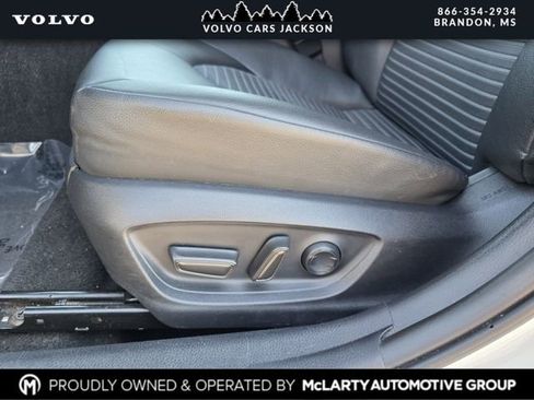 Used 2024 Toyota Camry SE image 12