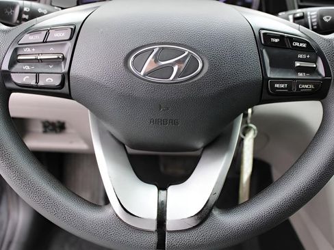 Used 2019 Hyundai Elantra SE image 12