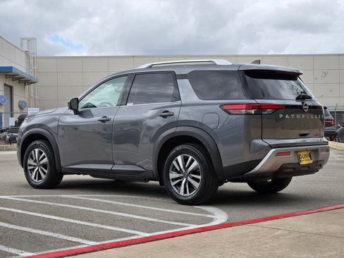 Used 2025 Nissan Pathfinder SL image 5