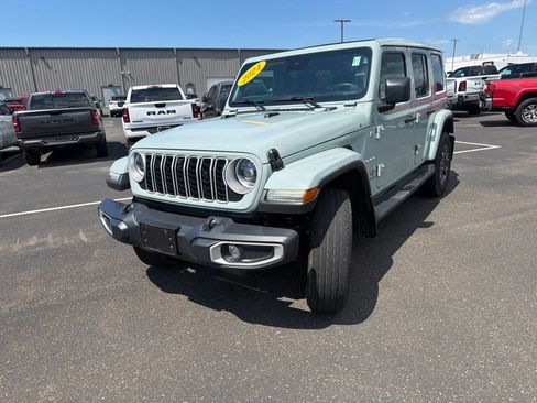 Used 2024 Jeep Wrangler Unlimited Sahara w/ Technology Group AWD/4WD image 3