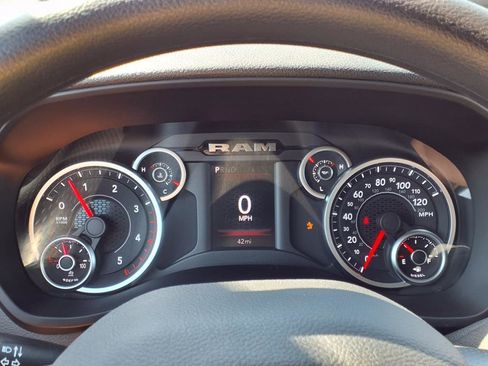 Used 2025 RAM 2500 Tradesman w/ Chrome Appearance Group image 20