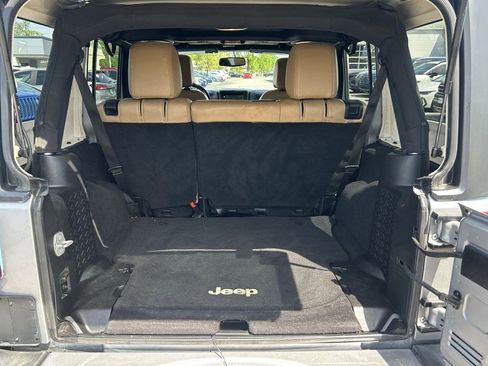Used 2016 Jeep Wrangler Unlimited Sahara w/ Connectivity Group AWD/4WD image 23