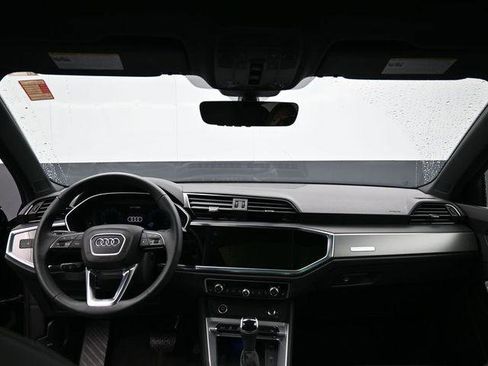 Used 2024 Audi Q3 2.0T Premium Plus image 29