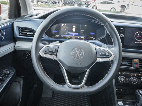 Used 2024 Volkswagen Taos SE w/ Panoramic Sunroof Package image 18