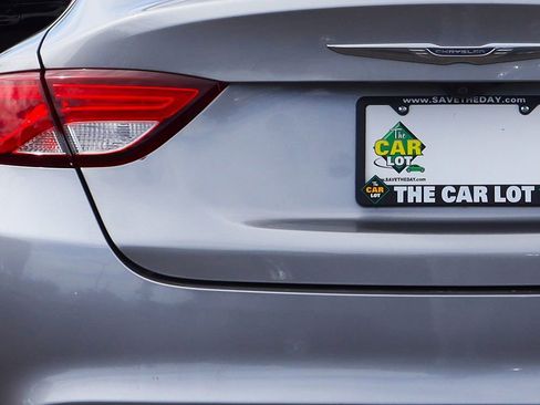 Used 2017 Chrysler 200 Limited Platinum image 19