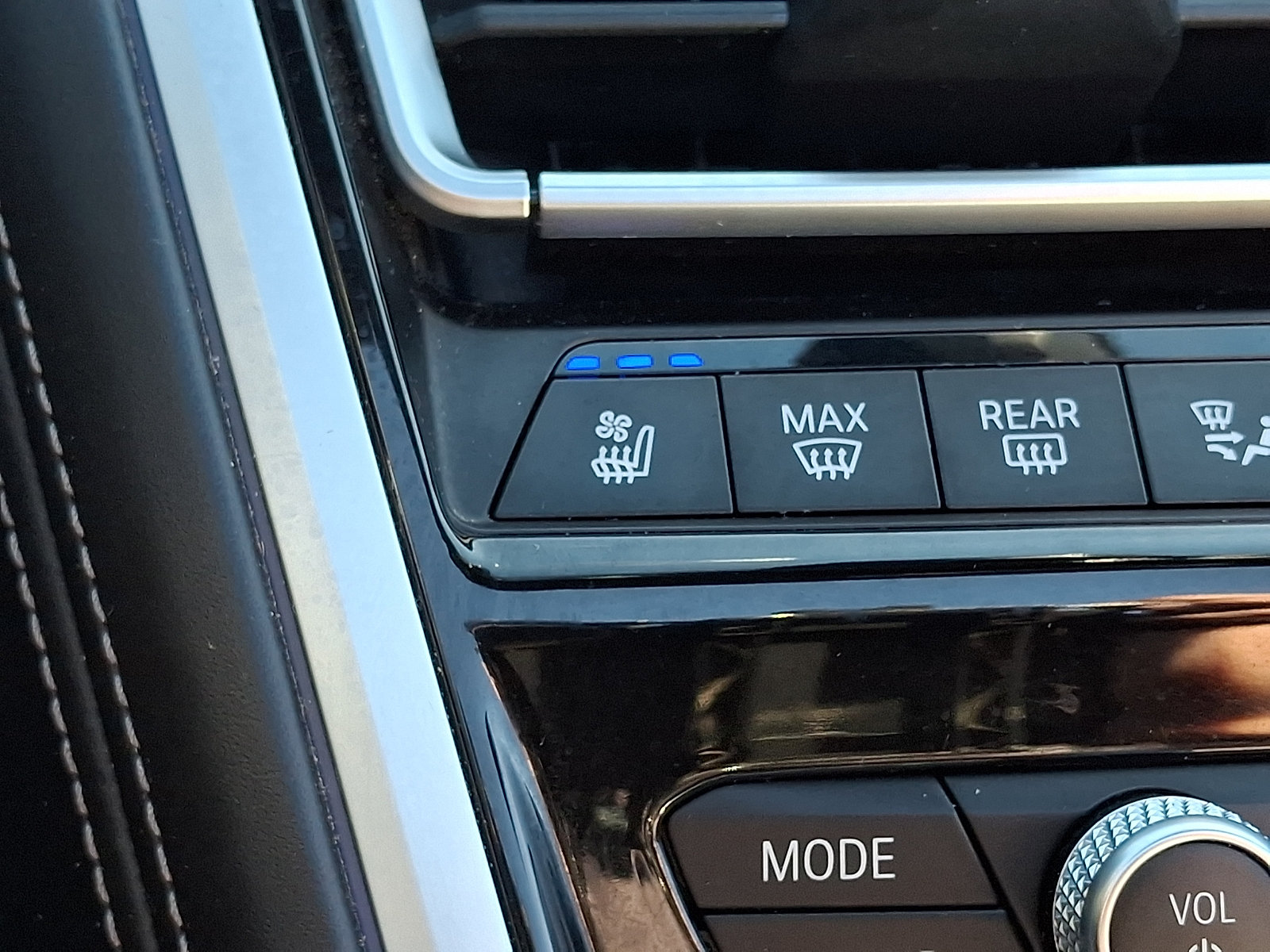 Used 2020 BMW 840i xDrive Convertible w/ M Sport Package AWD/4WD image 23