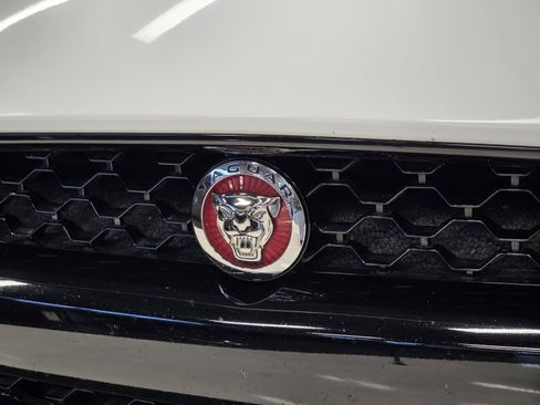 Used 2016 Jaguar F-TYPE R image 41