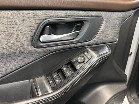 Used 2023 Nissan Rogue SV FWD image 12
