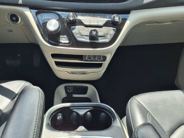 Used 2024 Chrysler Pacifica Touring-L FWD image 34