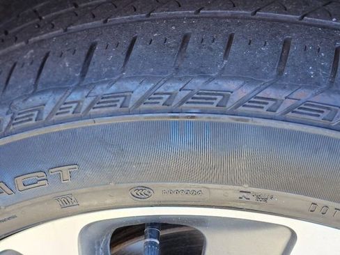 Used 2021 Lincoln Nautilus Reserve image 13