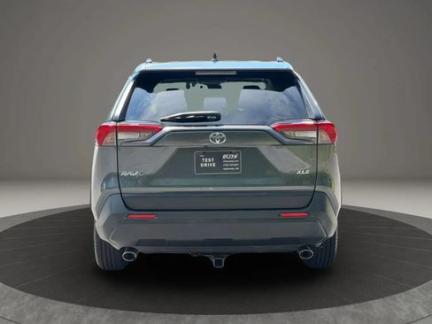 Used 2019 Toyota RAV4 XLE w/ Convenience Package FWD image 5