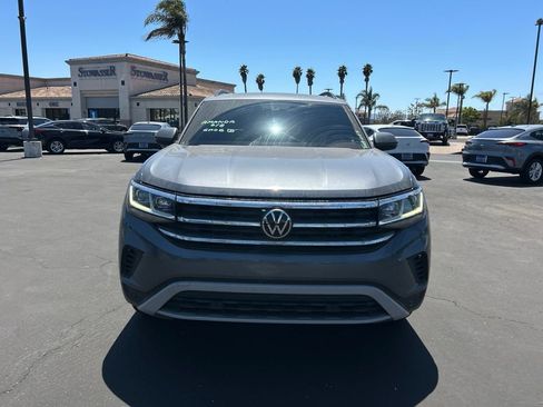 Used 2021 Volkswagen Atlas SE w/ Panoramic Sunroof Package FWD image 2