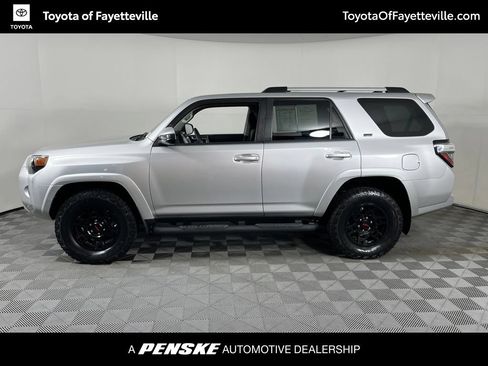 Used 2020 Toyota 4Runner SR5 AWD/4WD image 2