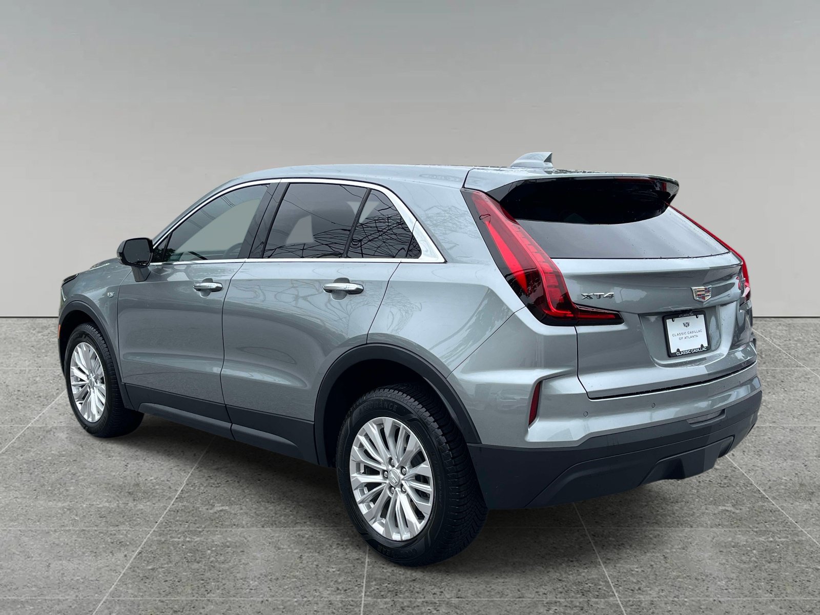 Used 2024 Cadillac XT4 Luxury w/ Trailering Package FWD image 3