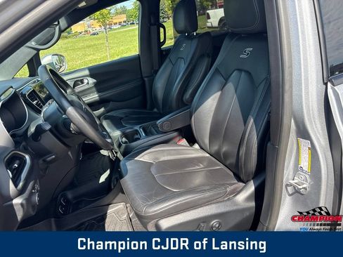 Used 2020 Chrysler Pacifica Touring-L w/ Advanced Safetytec Group FWD image 11
