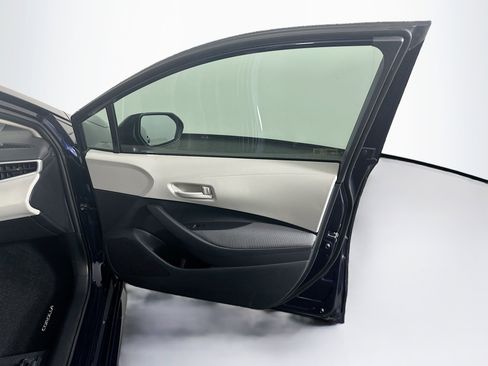 Used 2025 Toyota Corolla LE FWD image 29