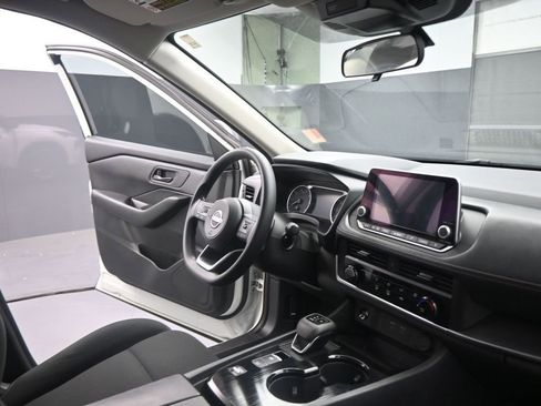 Used 2024 Nissan Rogue S image 21