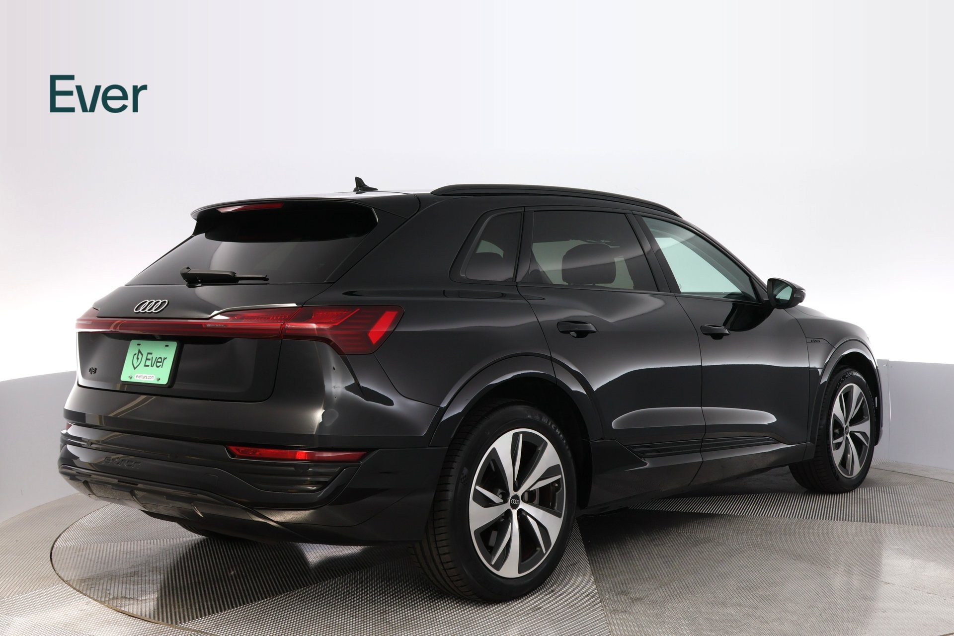 Used 2024 Audi Q8 e-tron Premium AWD/4WD image 3
