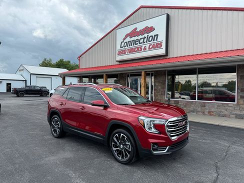 Used 2024 GMC Terrain SLT w/ Infotainment Package II AWD/4WD image 2