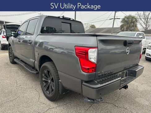 Used 2023 Nissan Titan SV w/ SV Convenience Package image 3