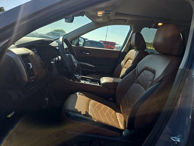 Certified 2025 Nissan Pathfinder Platinum w/ Cargo Package FWD image 6